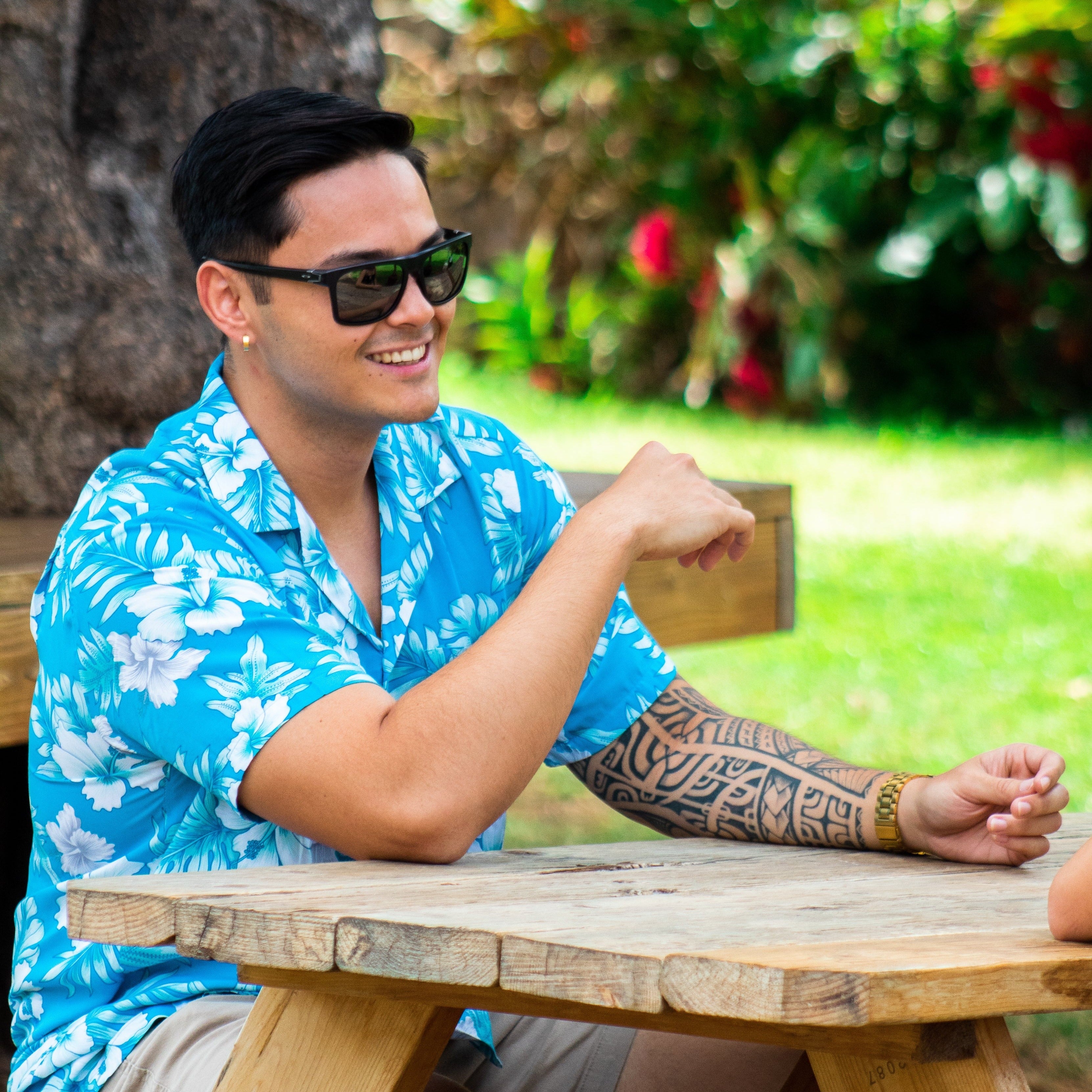 Ninth Isle Big Hibiscus Men's Aloha Shirt, Made in Hawaii